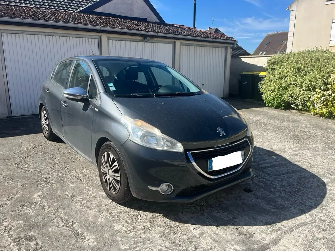 PEUGEOT 208 208