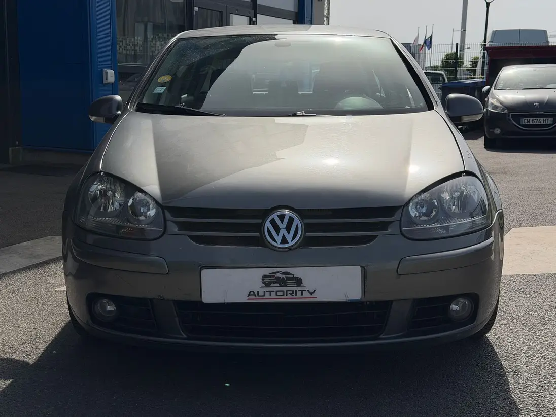 VOLKSWAGEN    GOLF V