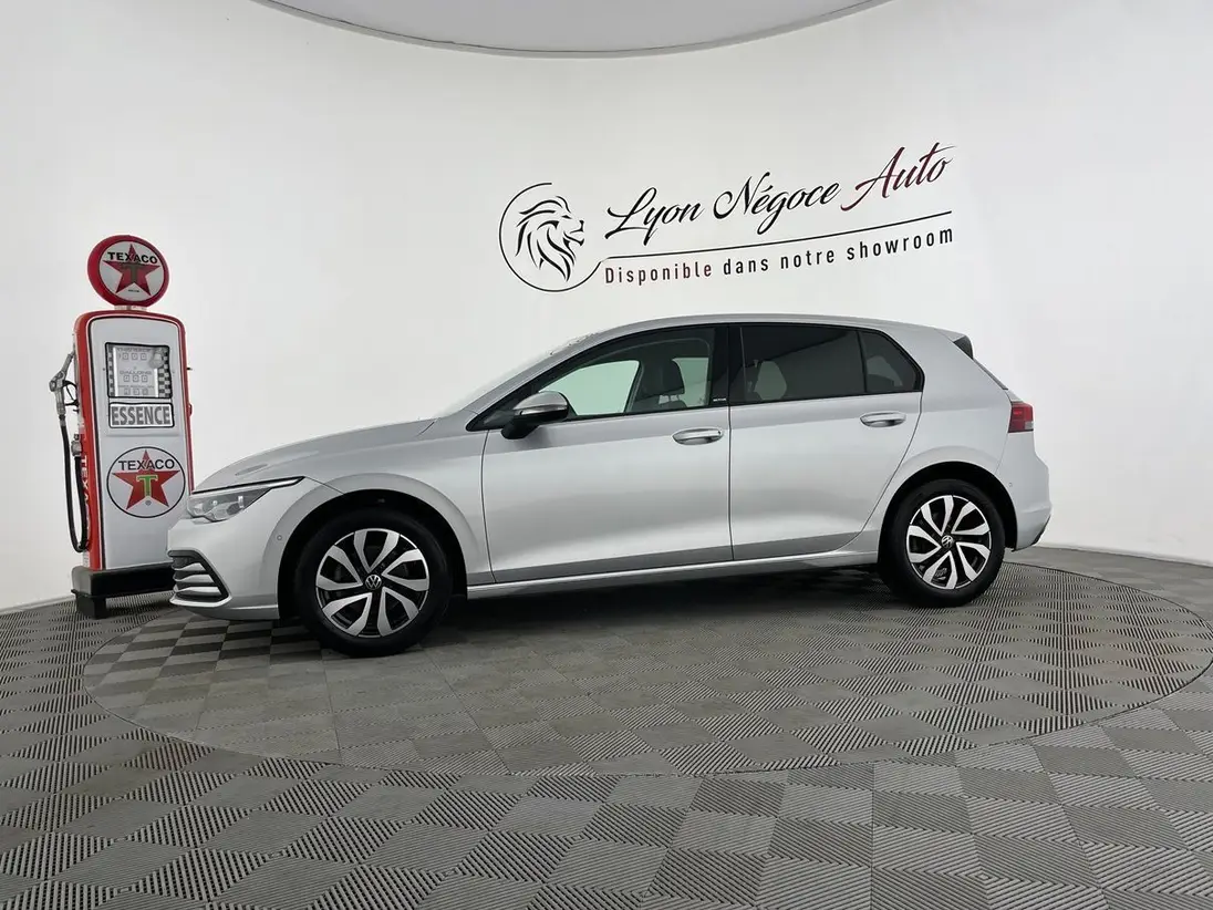 VOLKSWAGEN  GOLF 8