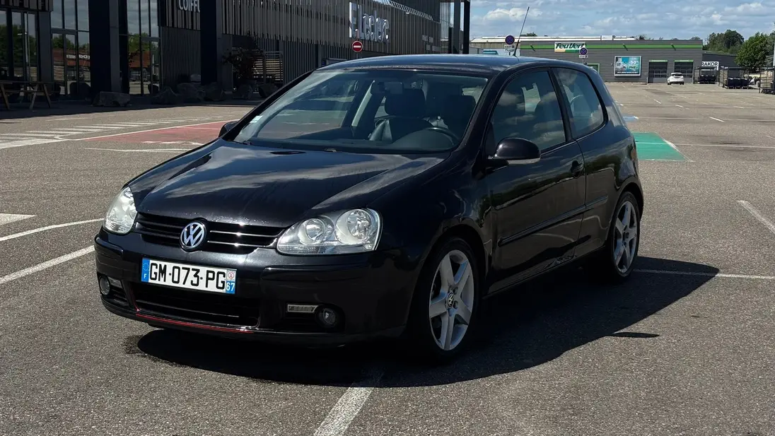 VOLKSWAGEN    GOLF V