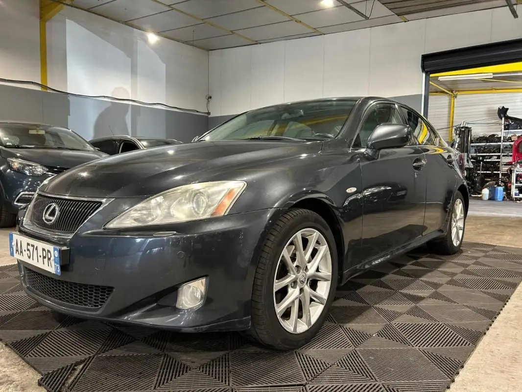 LEXUS  IS II