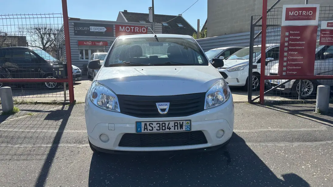 DACIA    SANDERO