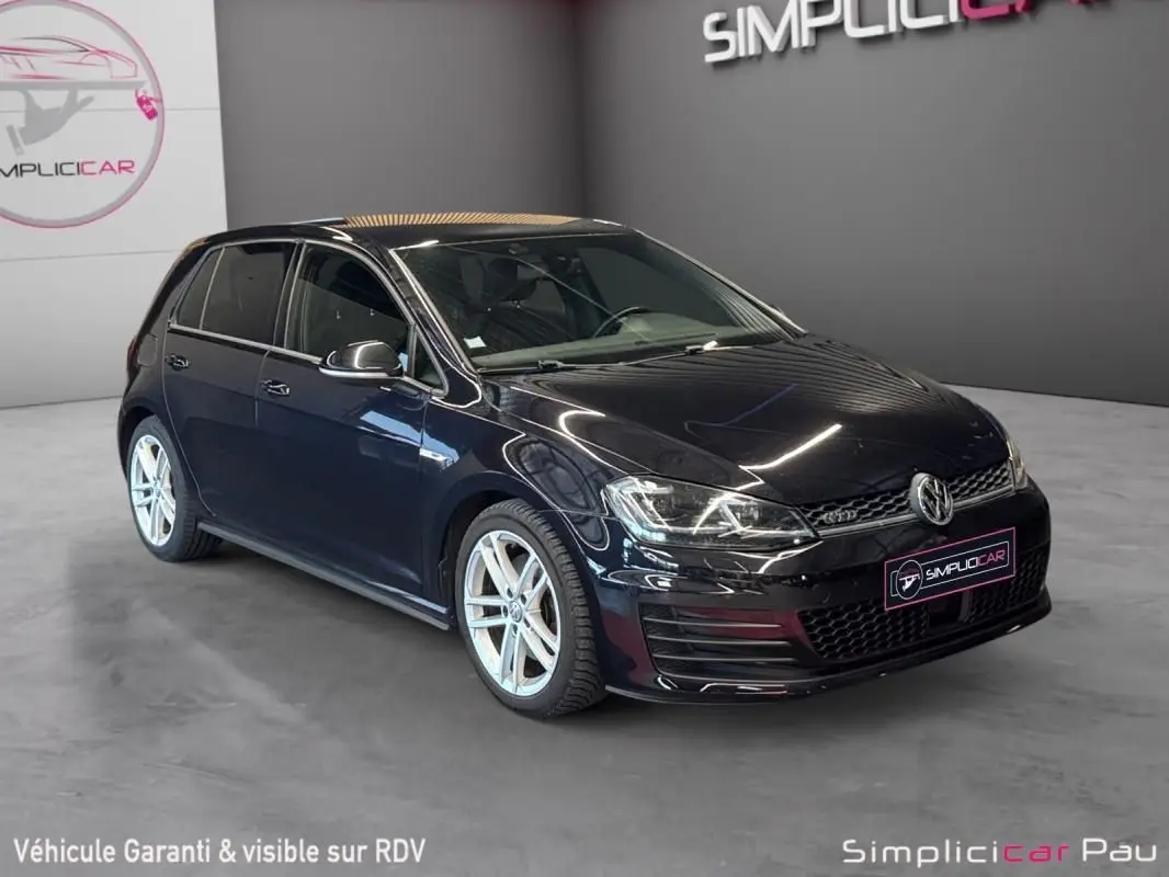 VOLKSWAGEN     GOLF VII