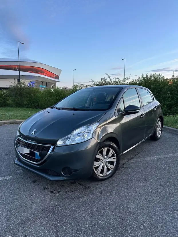 PEUGEOT  208