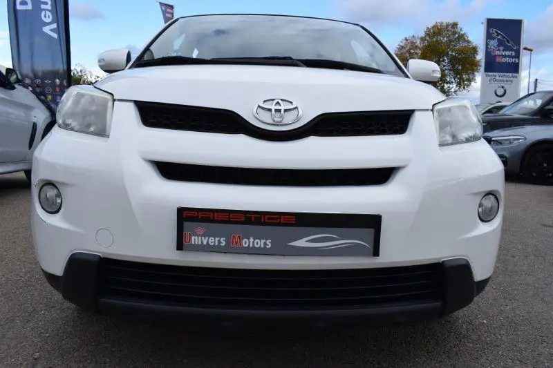 TOYOTA    URBAN CRUISER