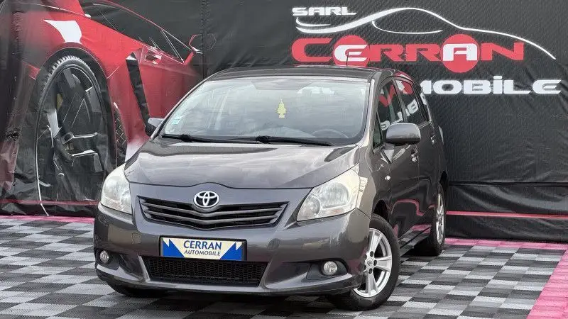 TOYOTA  VERSO