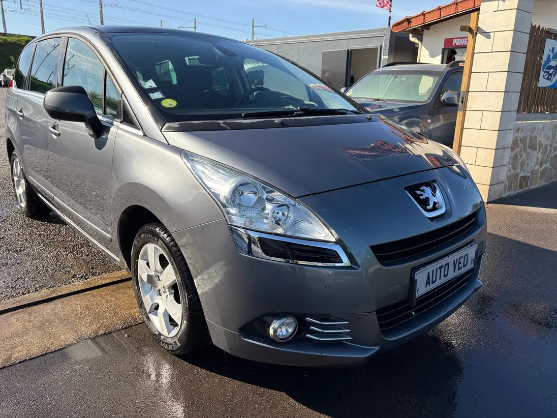 PEUGEOT  5008