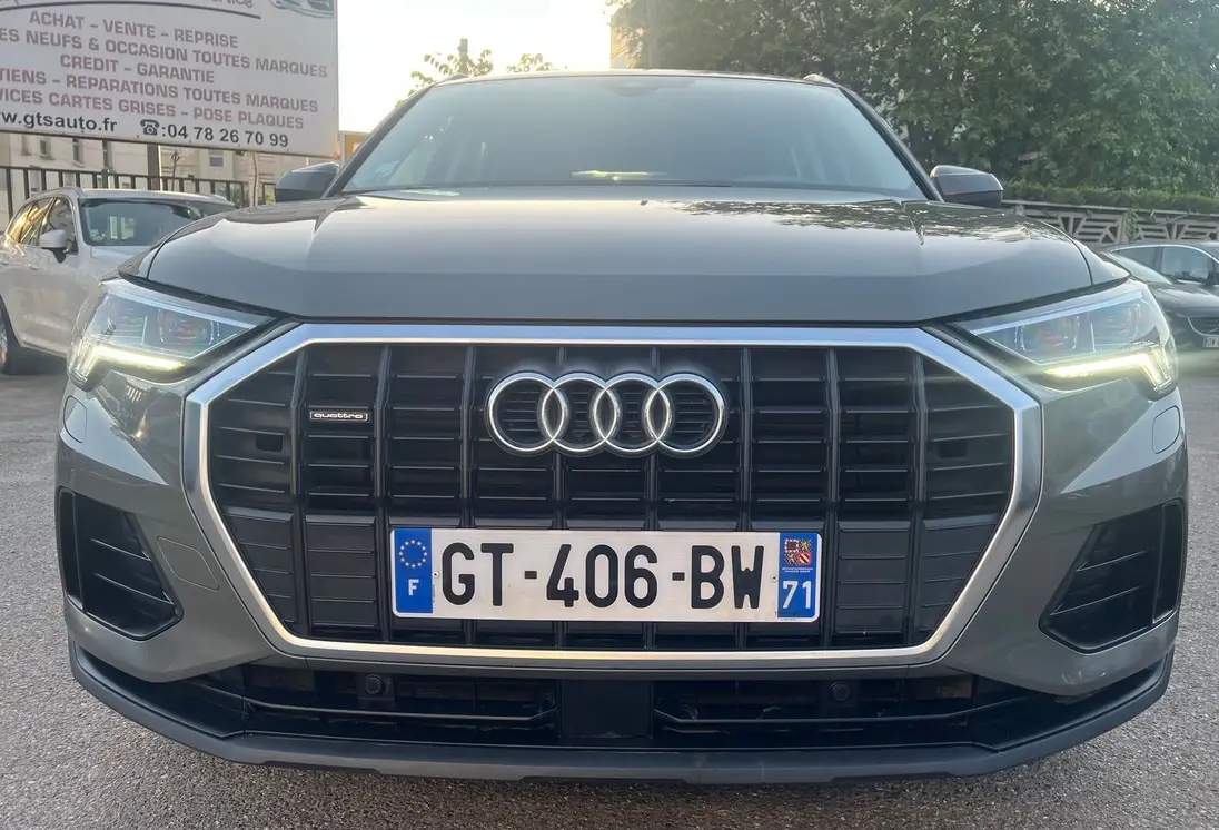AUDI   Q3 II