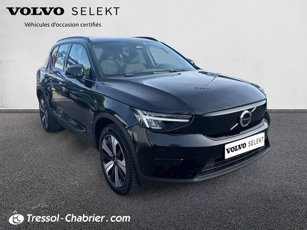 VOLVO  XC40