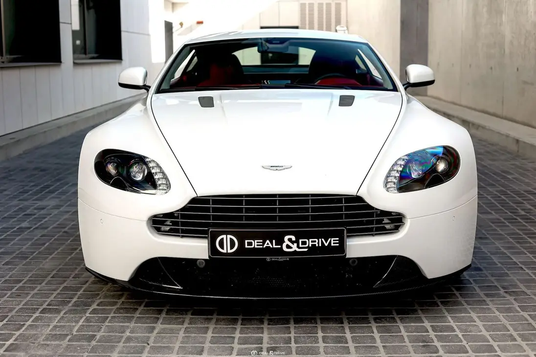 ASTON MARTIN   MARTIN V8 VANTAGE