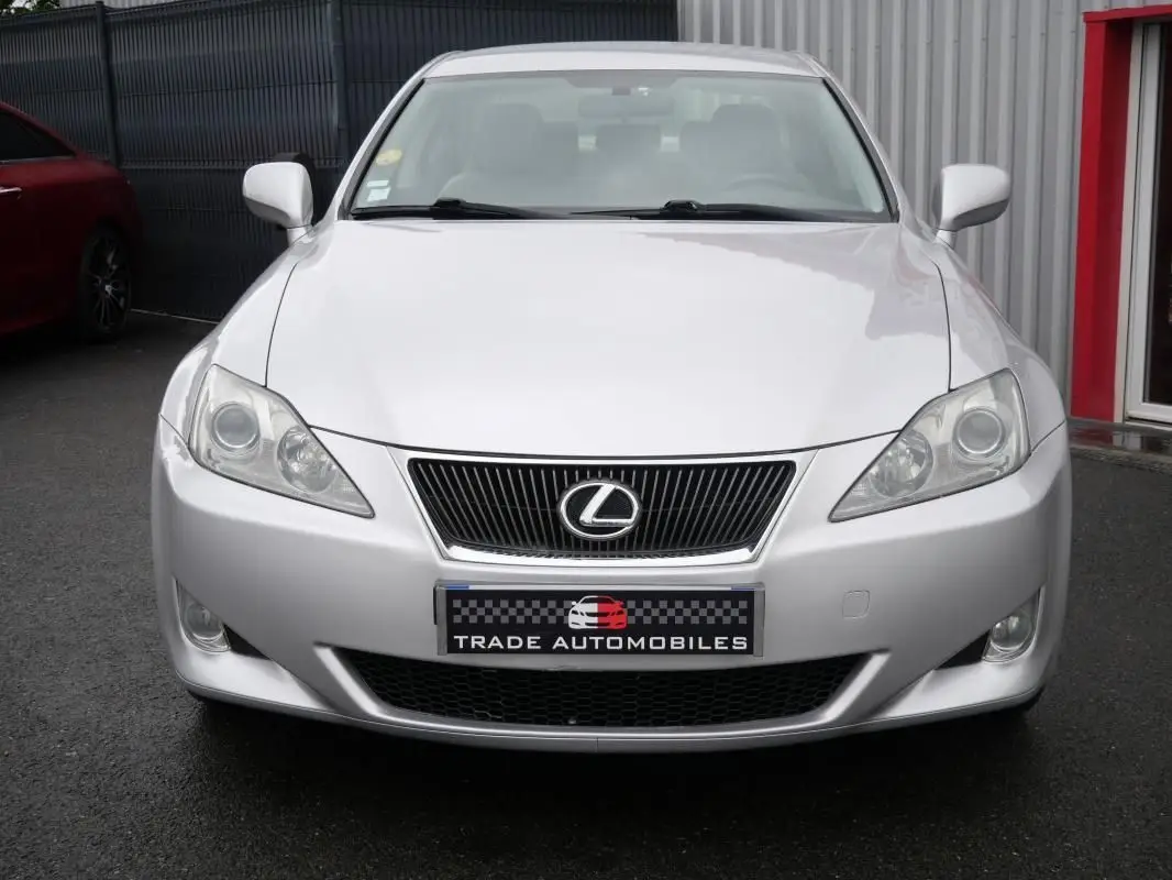 LEXUS    IS II