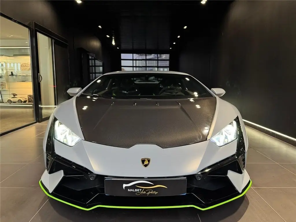LAMBORGHINI    HURACAN