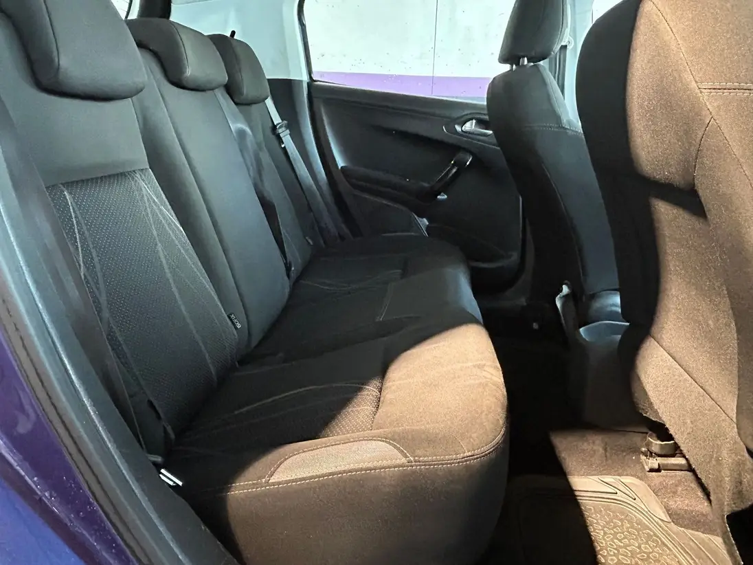 PEUGEOT 208 208