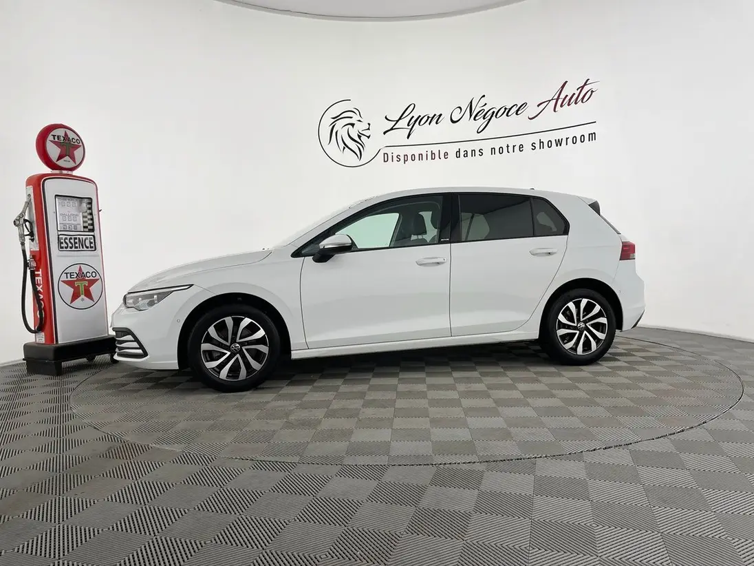 VOLKSWAGEN  GOLF 8