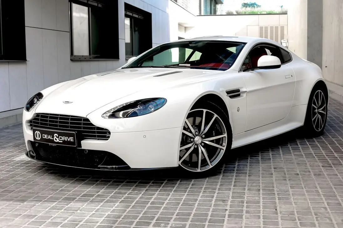 ASTON MARTIN  V8 VANTAGE