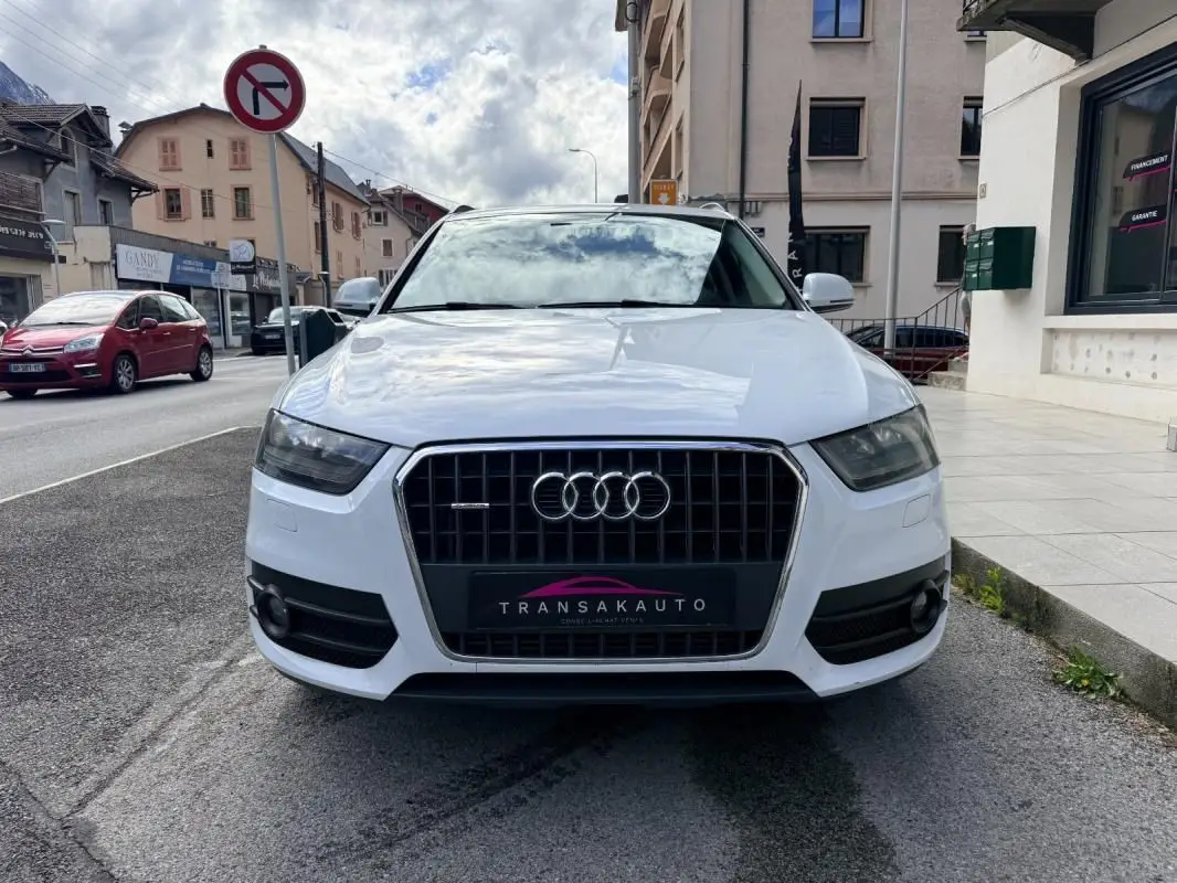 AUDI    Q3