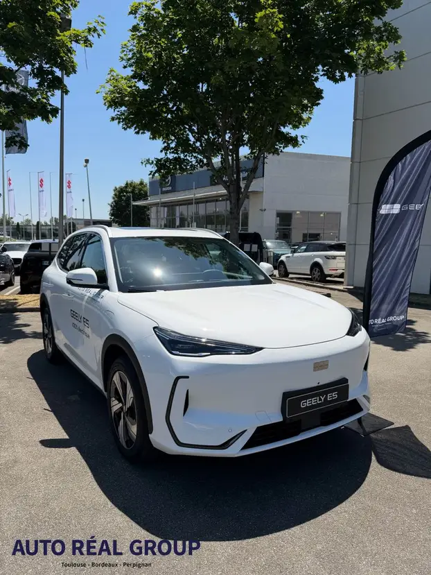 GEELY  E5