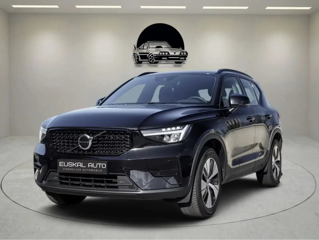 VOLVO  XC40
