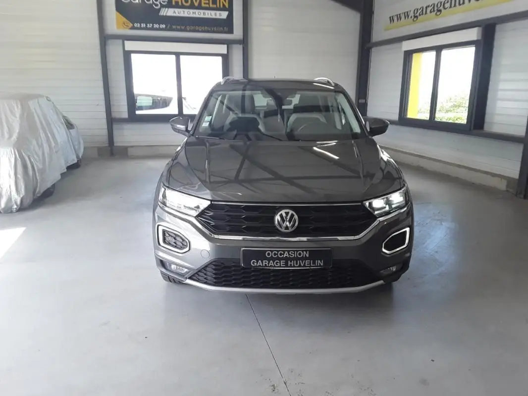 VOLKSWAGEN    T-ROC