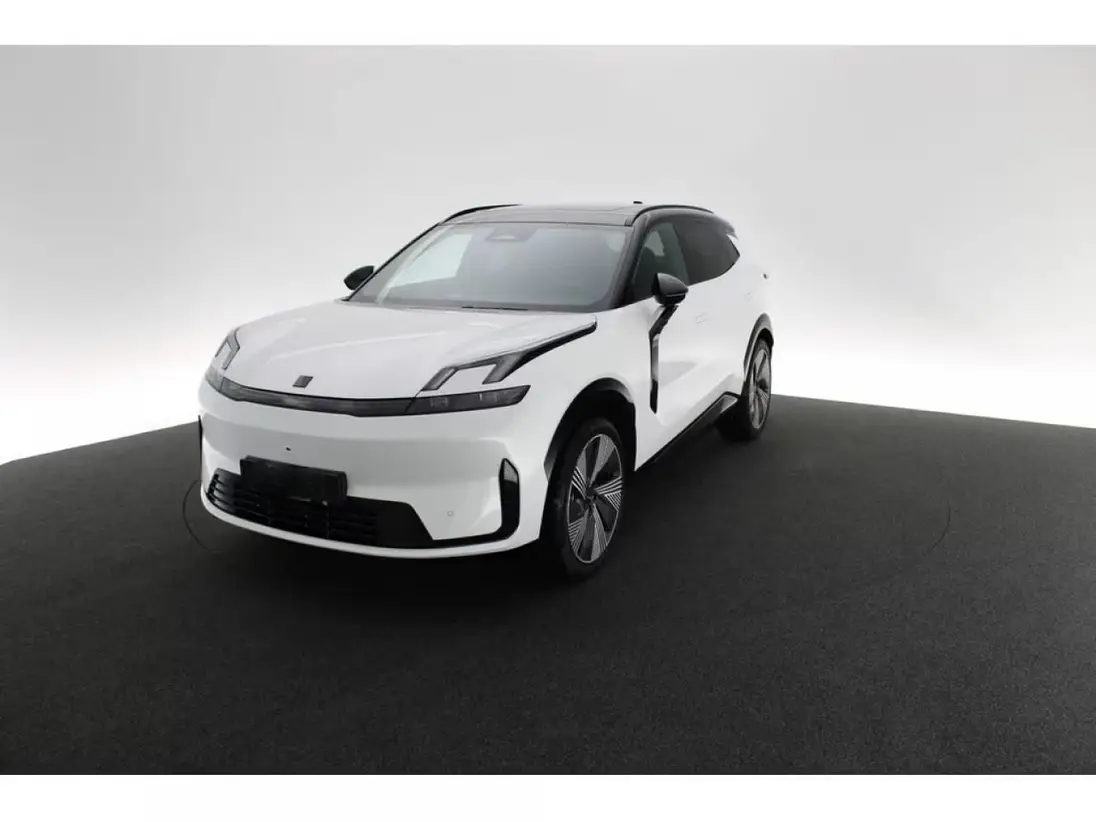 LYNK & CO  08