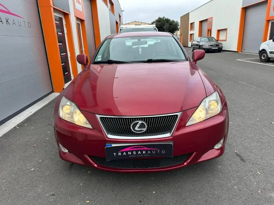 LEXUS    IS II
