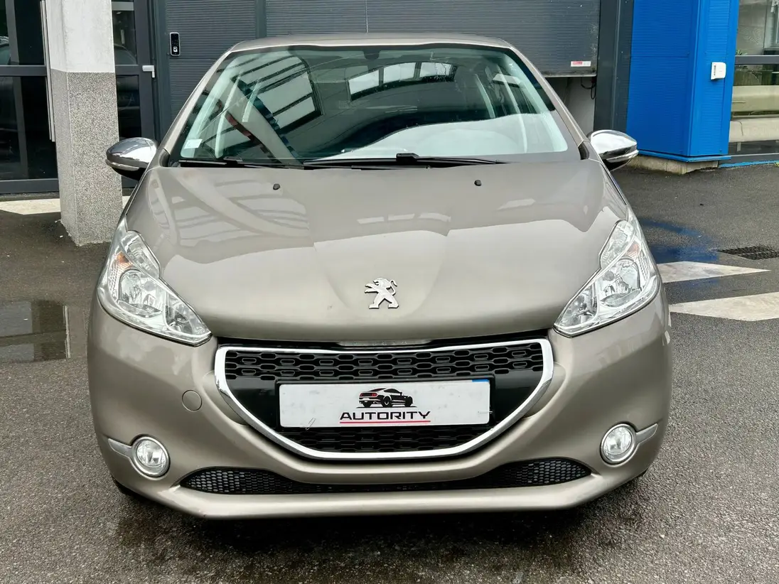  PEUGEOT   208