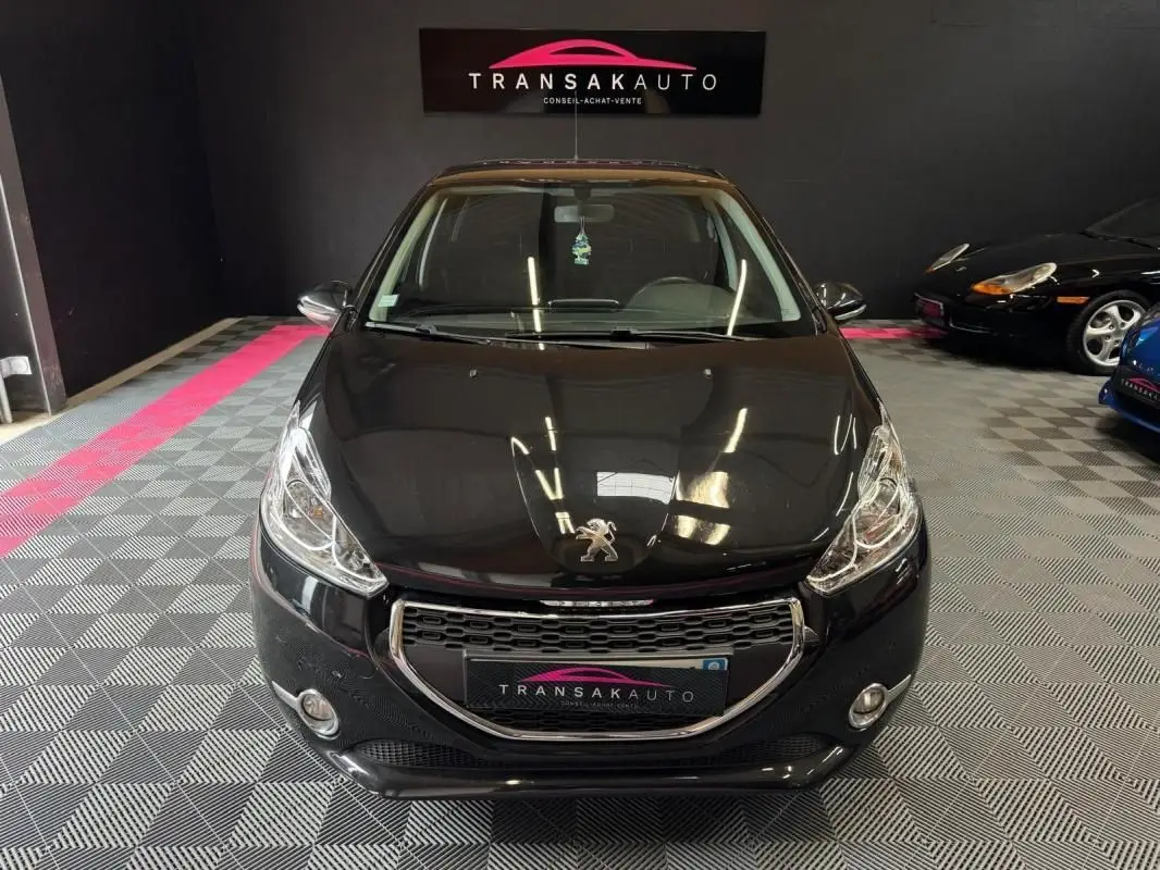  PEUGEOT    208