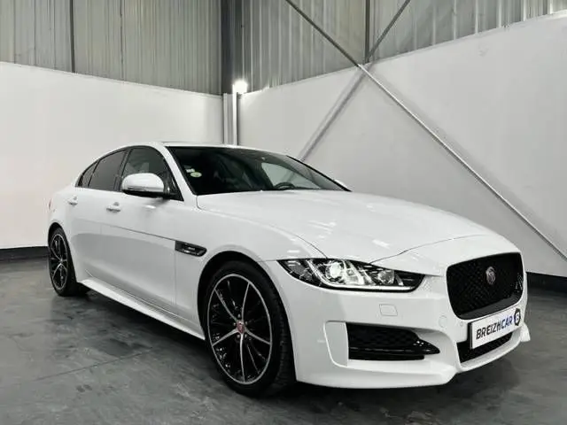 JAGUAR  XE